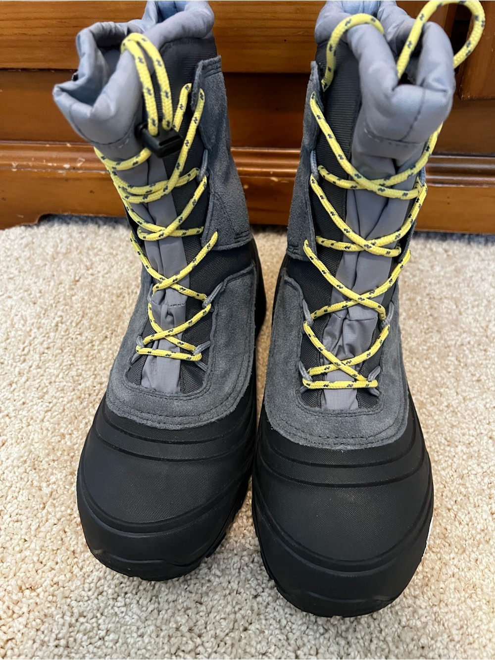 The North Face Alpenglow V Waterproof Gray Black Winter Snow Boots 6 Kids